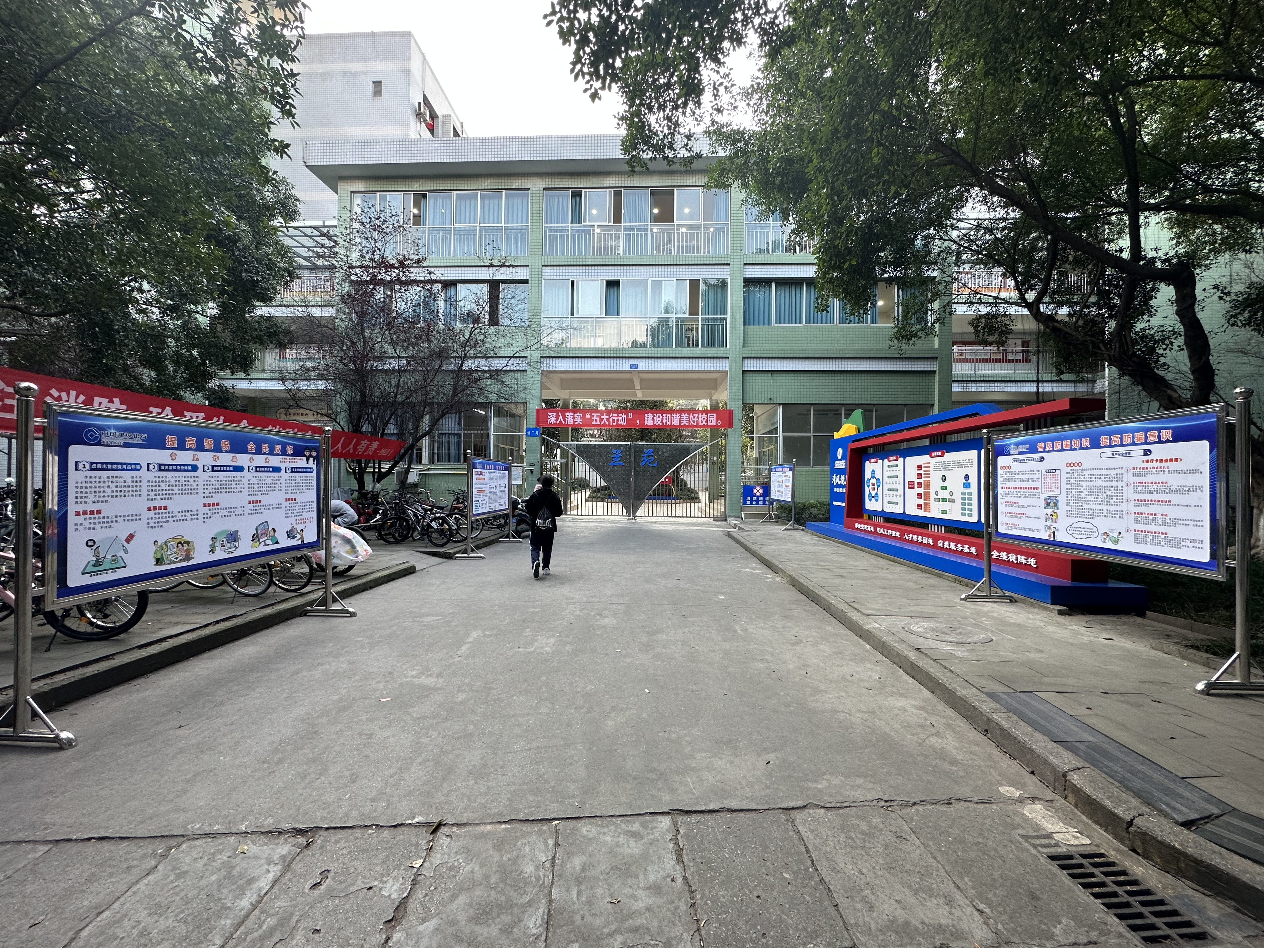 QMNu_1699341150392069555.jpg QMNu_1699341150392069555.jpg