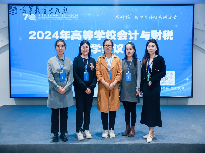 参会合影.jpg